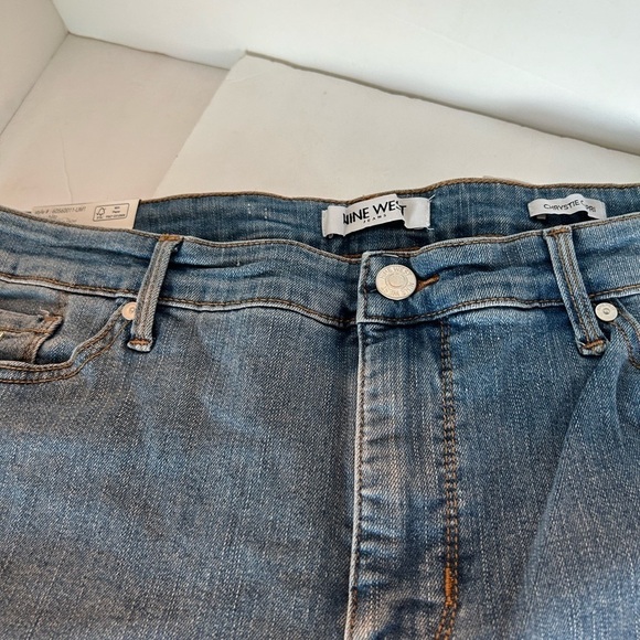 NWT Nine West Chrystie Capri Jeans - Picture 4 of 8
